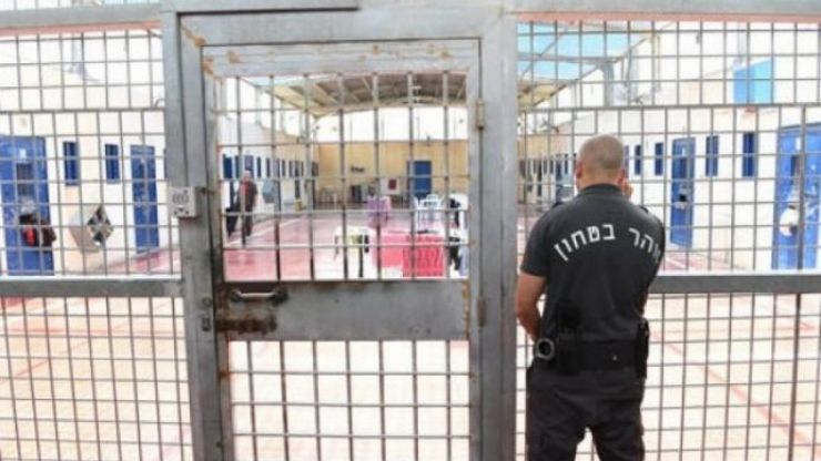 تقرير ... إنصياع مصلحة السجون "الإسرائيلية" لأوامر الأسرى الفلسطينيين